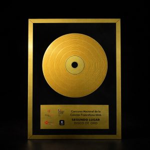 PLACA CON VINILO DORADA Y PLATEADA